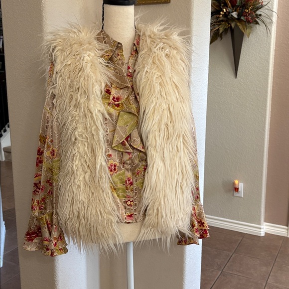 Anthropologie Hei Hei ivory faux fur plush fuzzy vest Size M - Picture 8 of 17